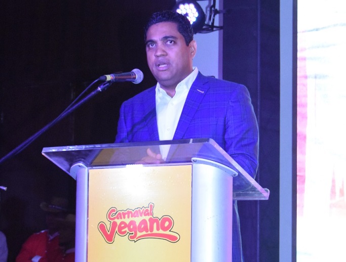 Kelvin Cruz anuncia carnaval vegano 2023.