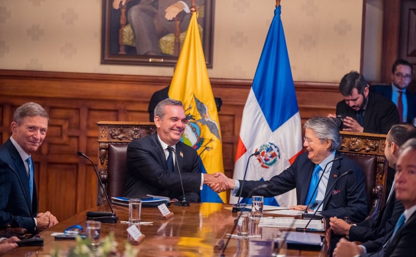 Ecuador y República Dominicana buscan acuerdo explotación gas natural.