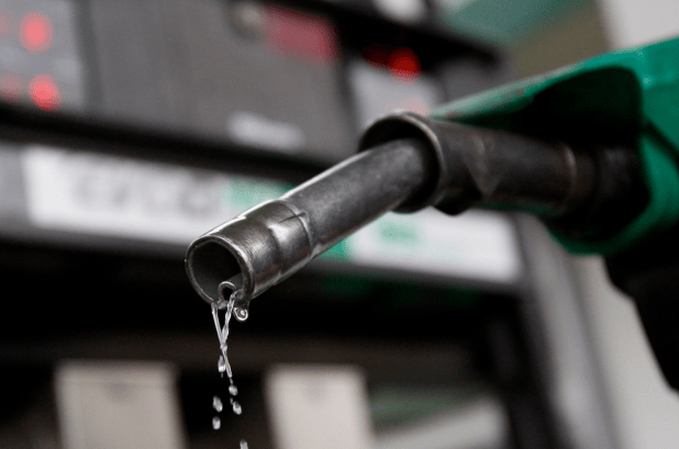 Gobierno congela precios de los combustibles.