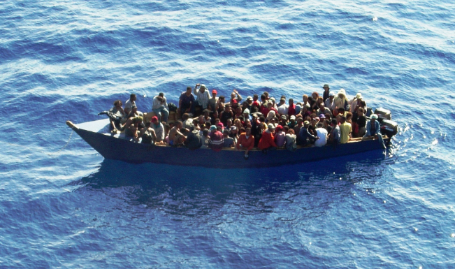 Bahamas rescata 127 migrantes haitianos en una yola.