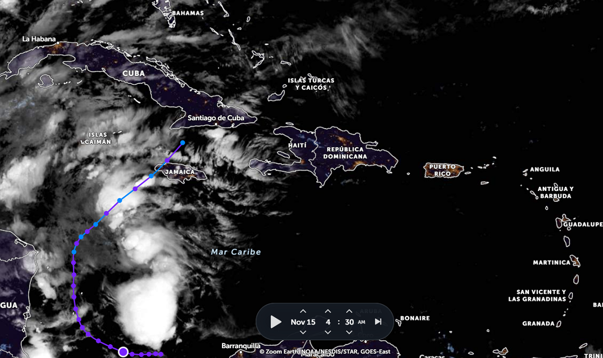 Además, se refirió a un área de baja presión ubicada sobre el Mar Caribe Central, la cual posee un 10 % para convertirse en un ciclón tropical en las próximas 48 horas.